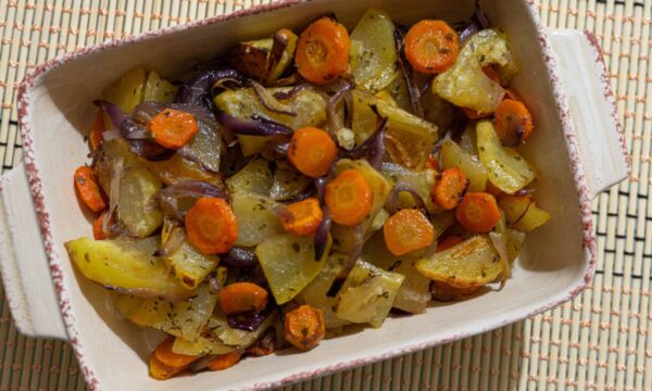 Patate, carote e cipolle al forno