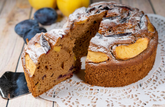 Torta di mele e prugne