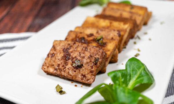 Tofu in padella con salsa di soia
